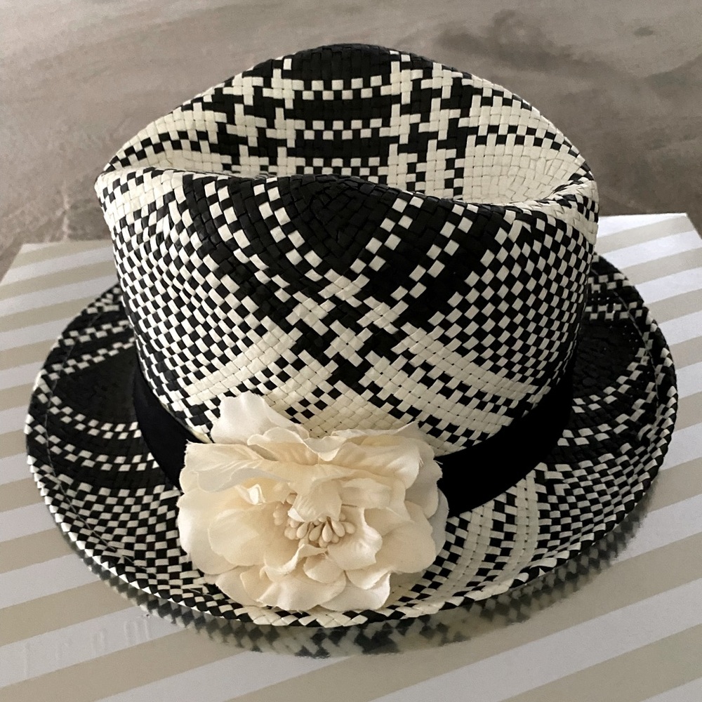 One size women’s hat. Ready for summer and fall outfi